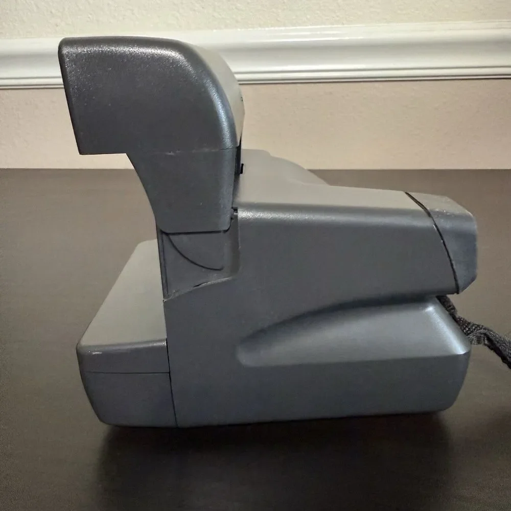 Polaroid 600 One Step Close Up Instant Camera‎ with Strap & Film New Open Box